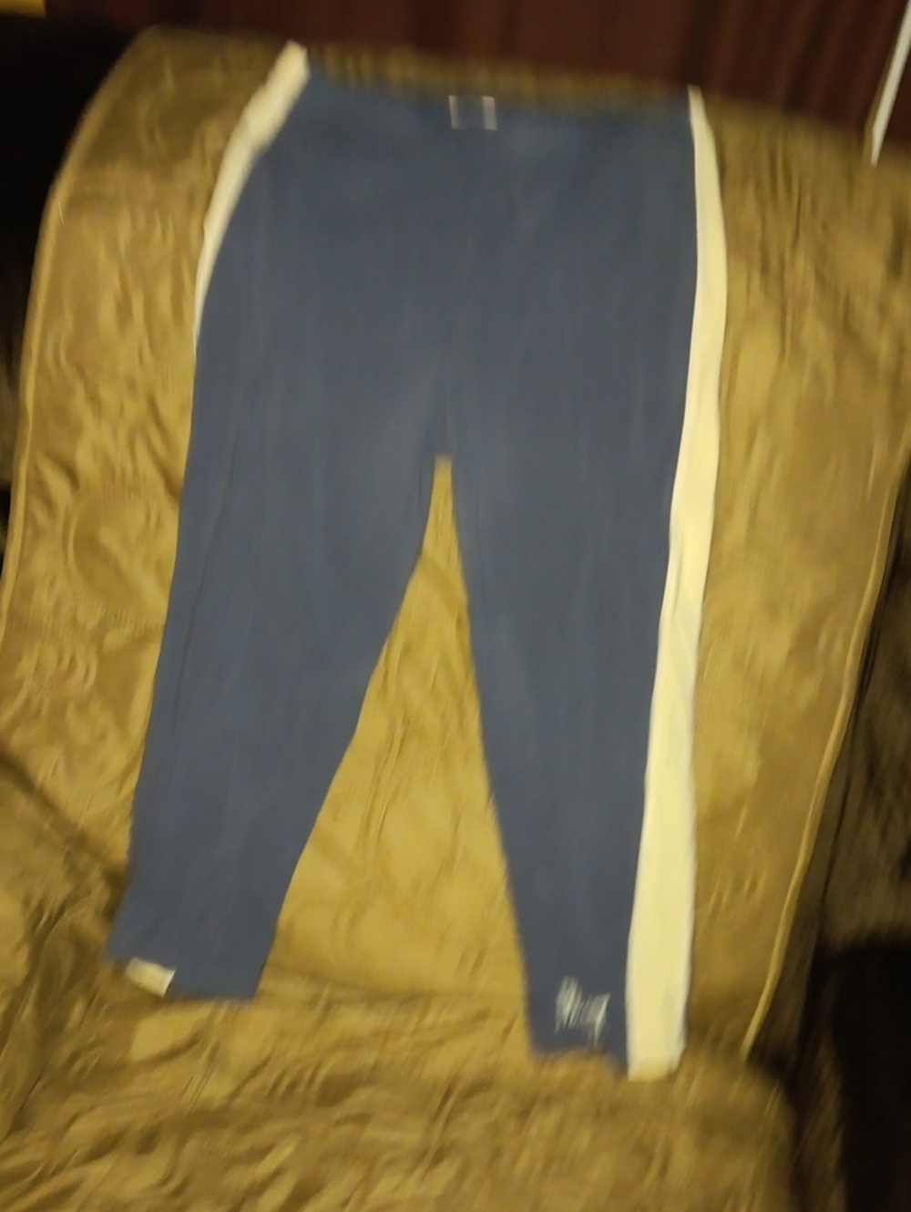 Gray workout leggings with cream Side Stripe